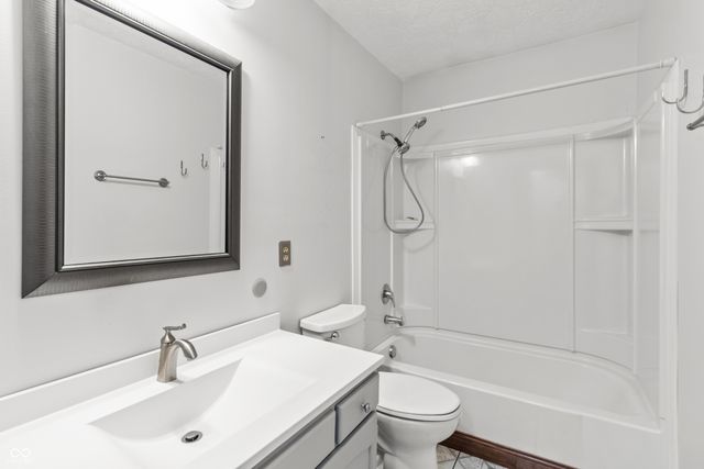 5628 Hill Rise Drive, Indianapolis, IN 46237