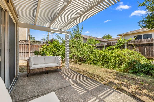6009 Amir Ln, Carmichael, CA 95608
