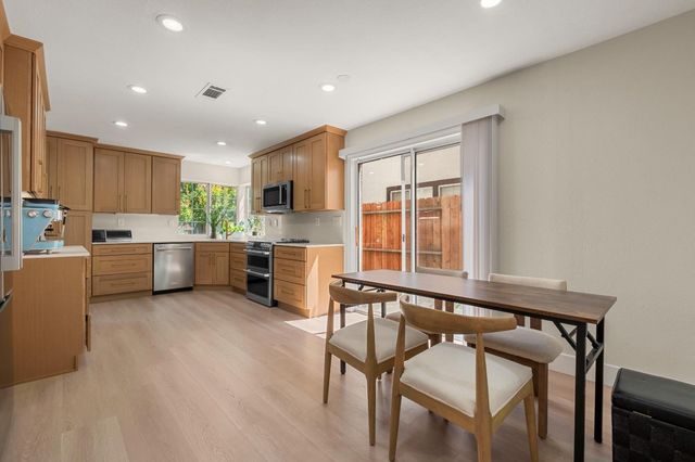 6009 Amir Ln, Carmichael, CA 95608