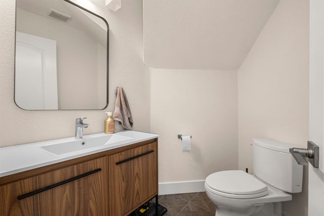 6009 Amir Ln, Carmichael, CA 95608