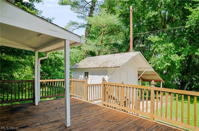 1418 Hocking Road, Belpre, OH 45714