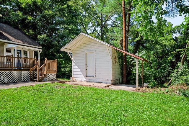 1418 Hocking Road, Belpre, OH 45714