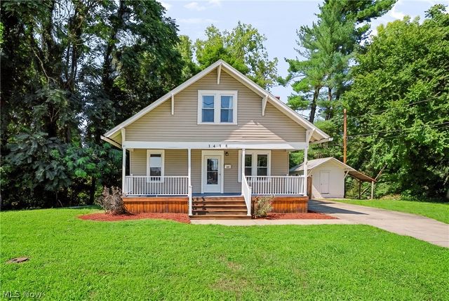 1418 Hocking Road, Belpre, OH 45714