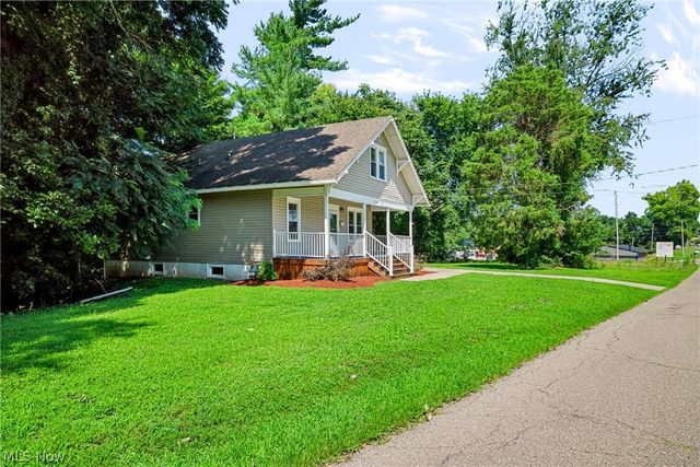 1418 Hocking Road, Belpre, OH 45714