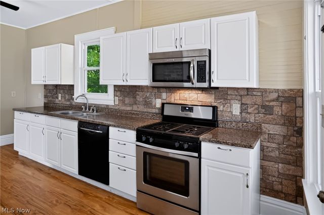 1418 Hocking Road, Belpre, OH 45714