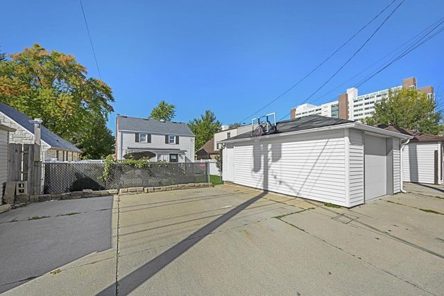 3130 S 28th STREET, Milwaukee, WI 53215