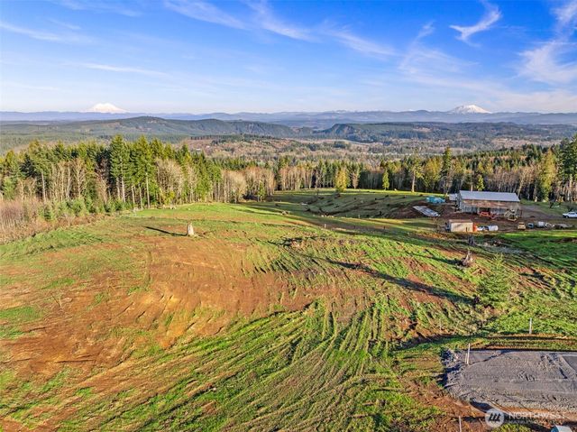 208 Suncrest Drive, Castle Rock, WA 98611