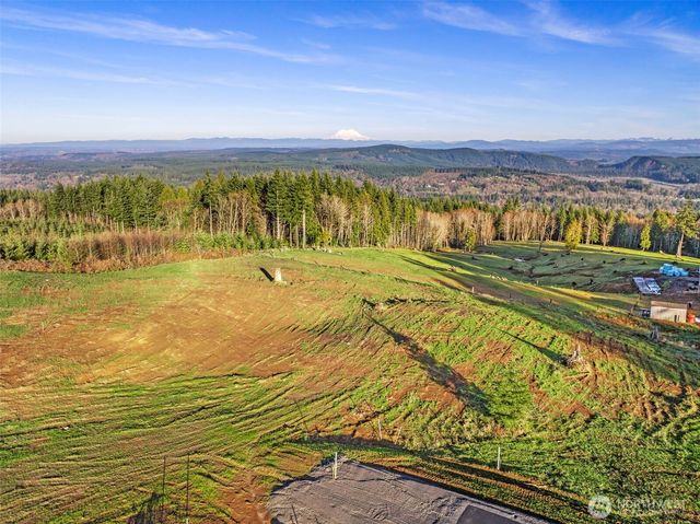 208 Suncrest Drive, Castle Rock, WA 98611