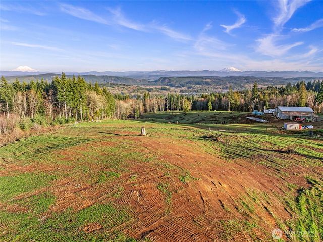 208 Suncrest Drive, Castle Rock, WA 98611