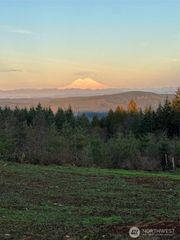 208 Suncrest Drive, Castle Rock, WA 98611