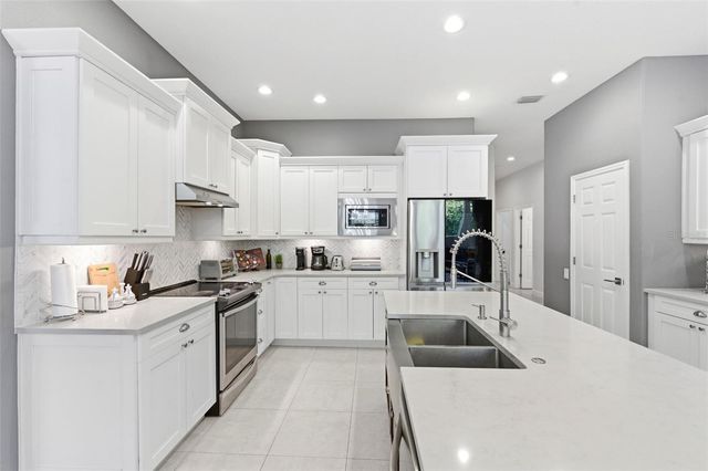 19130 CENTRE ROSE BOULEVARD, Lutz, FL 33558