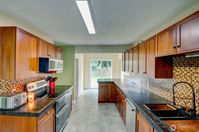 18011 McLean Road, Mount Vernon, WA 98273