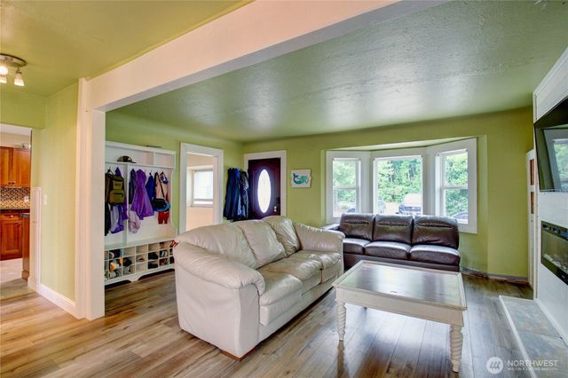 18011 McLean Road, Mount Vernon, WA 98273