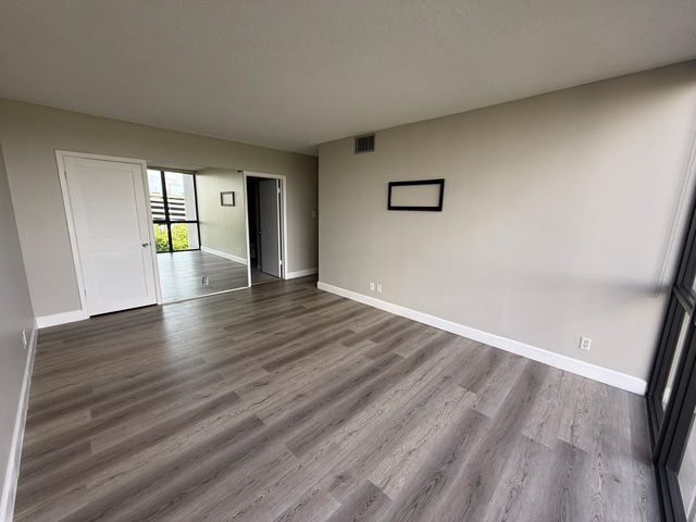 5001 Woodway Drive 705, Houston, TX 77056