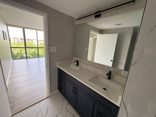 5001 Woodway Drive 705, Houston, TX 77056