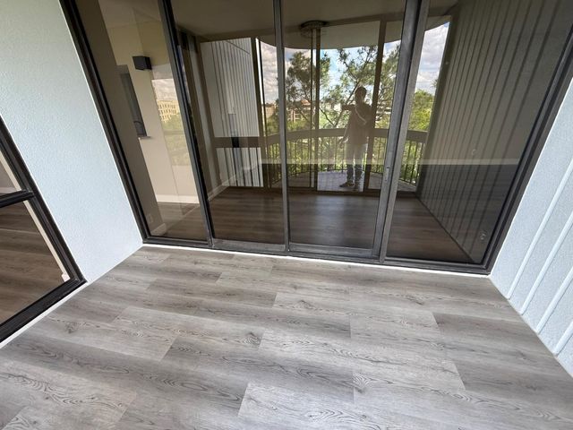 5001 Woodway Drive 705, Houston, TX 77056