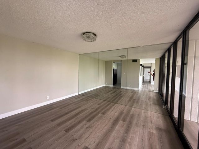 5001 Woodway Drive 705, Houston, TX 77056