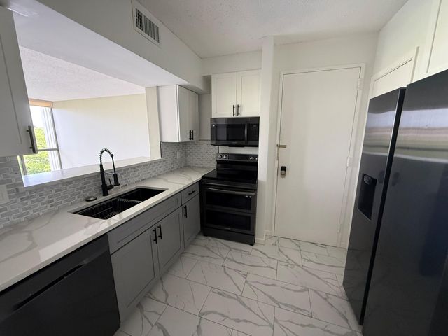5001 Woodway Drive 705, Houston, TX 77056