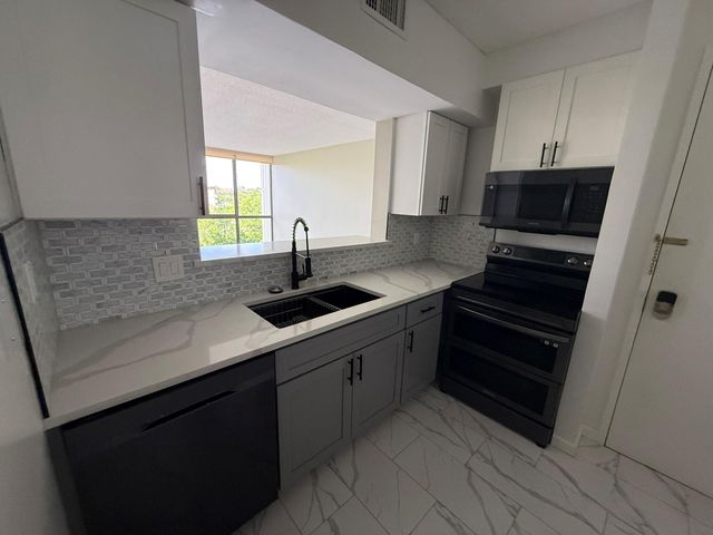 5001 Woodway Drive 705, Houston, TX 77056