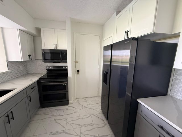 5001 Woodway Drive 705, Houston, TX 77056