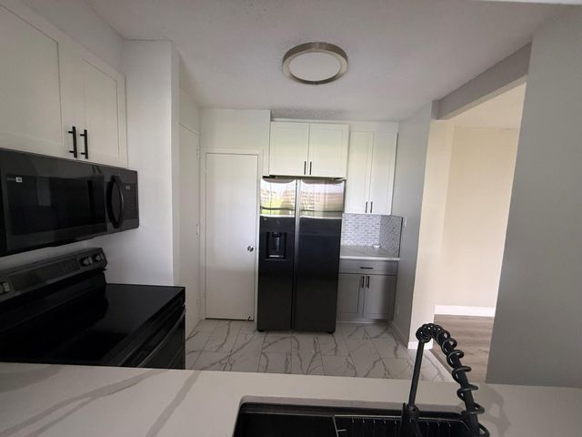 5001 Woodway Drive 705, Houston, TX 77056