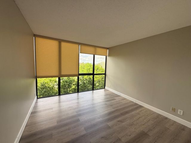 5001 Woodway Drive 705, Houston, TX 77056