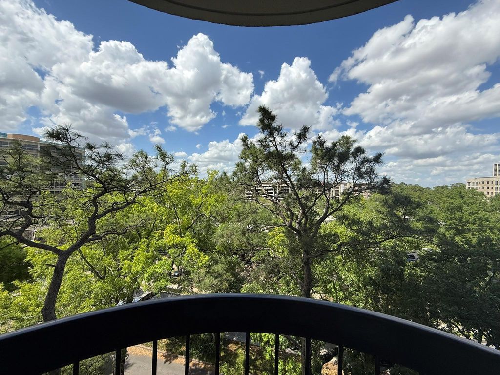 5001 Woodway Drive 705, Houston, TX 77056