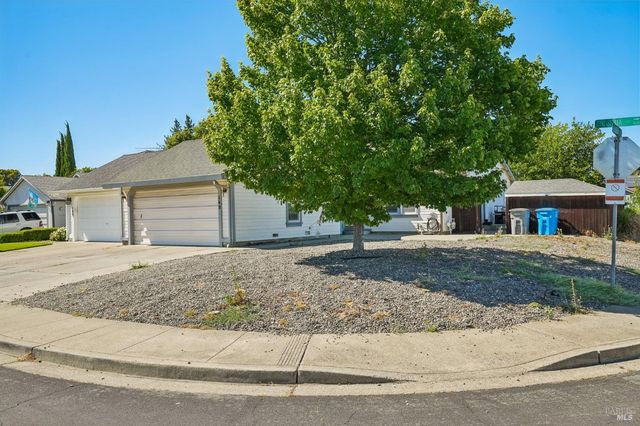 148 Columbia Dr, Vacaville, CA 95687