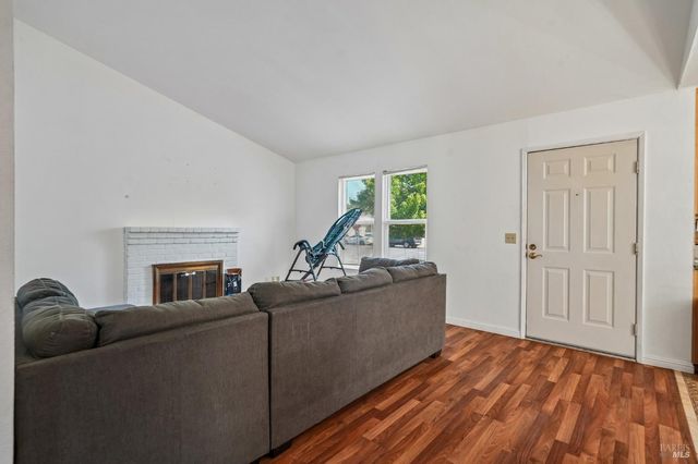 148 Columbia Dr, Vacaville, CA 95687