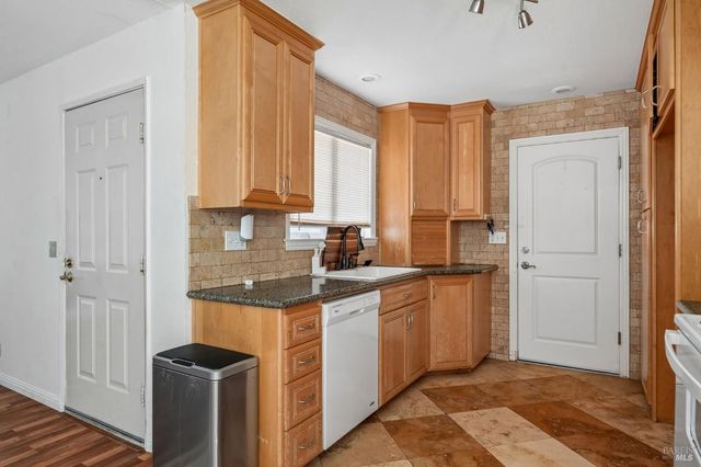 148 Columbia Dr, Vacaville, CA 95687