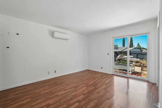 148 Columbia Dr, Vacaville, CA 95687