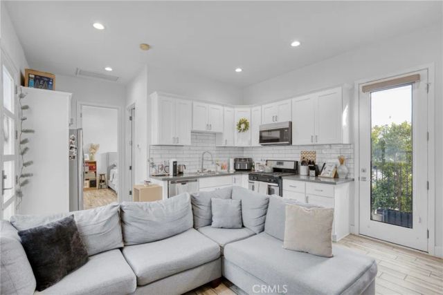 7302 Woodley, Van Nuys, CA 91406