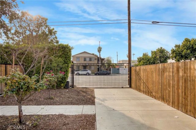 7302 Woodley, Van Nuys, CA 91406