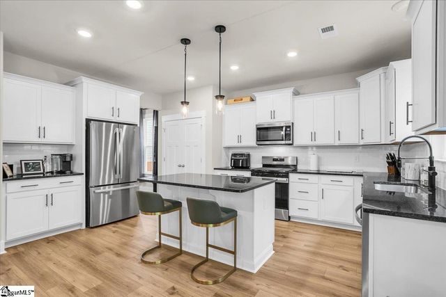 733 Old Magnolia Lane, Woodruff, SC 29388