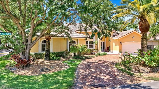 9563 SW 123rd Ter, Miami, FL 33176