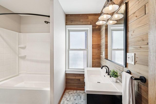 N4564 Warne Avenue, Cambridge, WI 53523