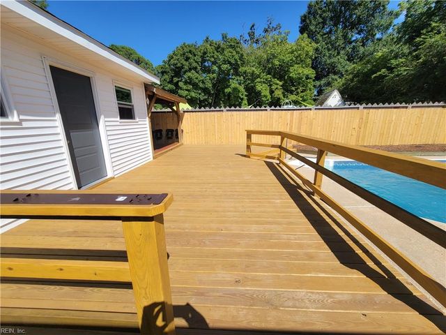 512 W Farmington RD, Virginia Beach, VA 23454