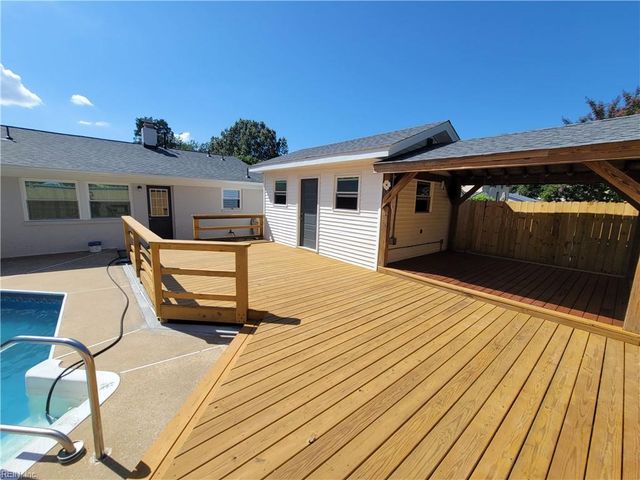 512 W Farmington RD, Virginia Beach, VA 23454