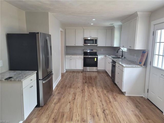 512 W Farmington RD, Virginia Beach, VA 23454