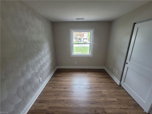 512 W Farmington RD, Virginia Beach, VA 23454