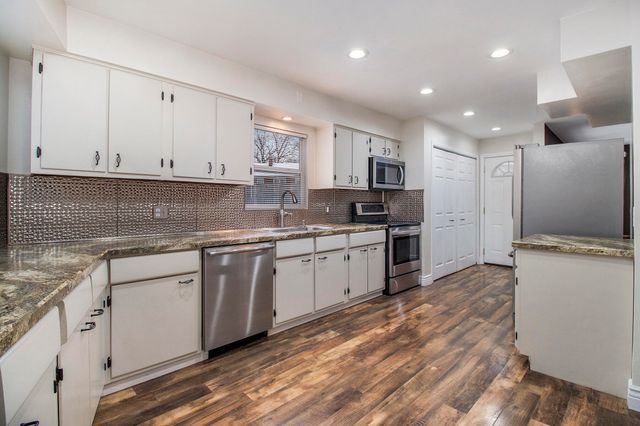 805 Landsdowne Avenue, Portage, MI 49002