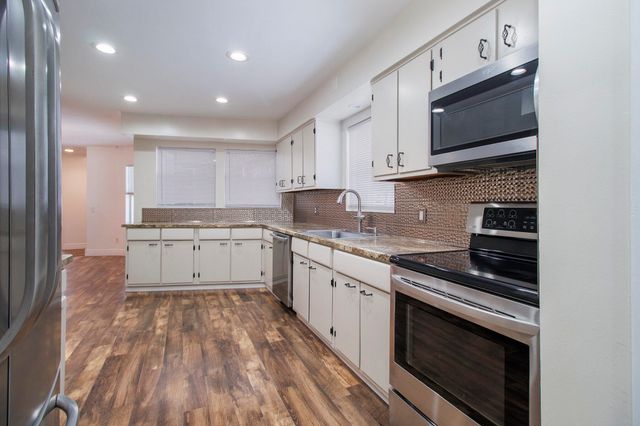 805 Landsdowne Avenue, Portage, MI 49002