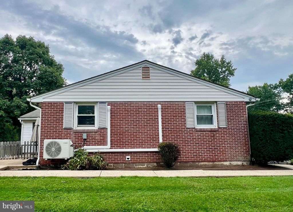 2324 BEDMINSTER RD, PERKASIE, PA 18944 — photo 2