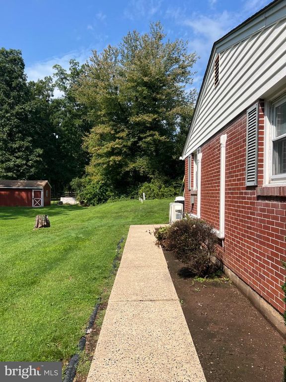 2324 BEDMINSTER RD, PERKASIE, PA 18944 — photo 5