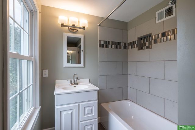 379 Kenmore Avenue, Council Bluffs, IA 51503