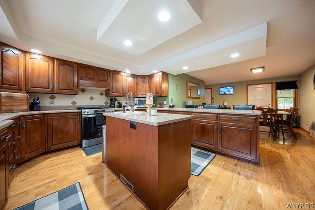 45 Pinewood Drive, West Seneca, NY 14224