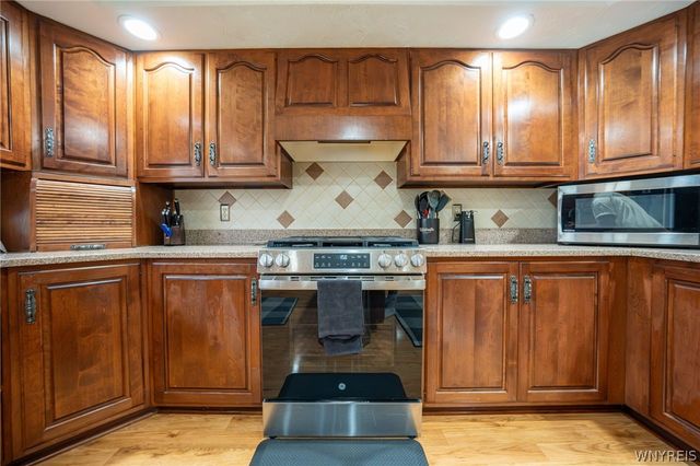 45 Pinewood Drive, West Seneca, NY 14224