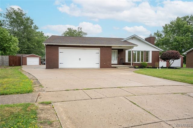 45 Pinewood Drive, West Seneca, NY 14224