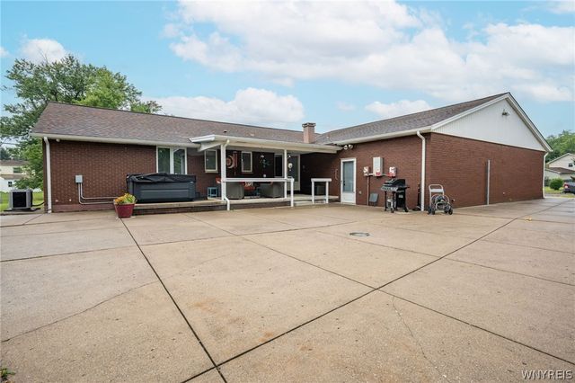 45 Pinewood Drive, West Seneca, NY 14224