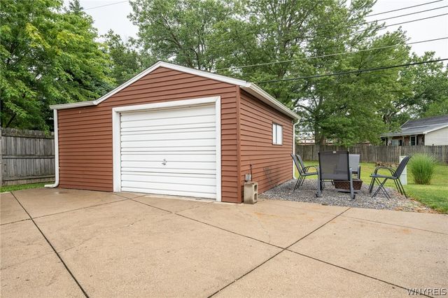 45 Pinewood Drive, West Seneca, NY 14224